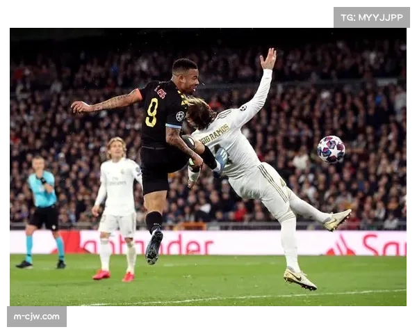 特写镜头:皇马球员在对方禁区反复测量任意球人墙距离,与裁判沟通